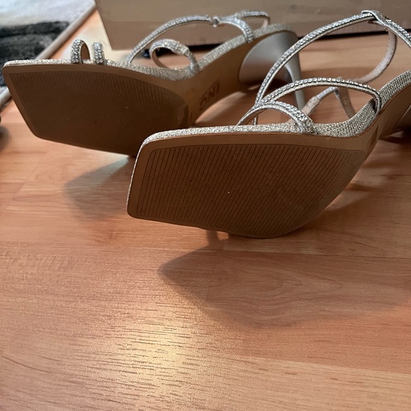 FREE SHIPPING ‼️BRAND NEW IN BOX- NEVER WORN EVENING HEELS FOR WOMEN 👠 SIZE 8 - Picture 5 of 16